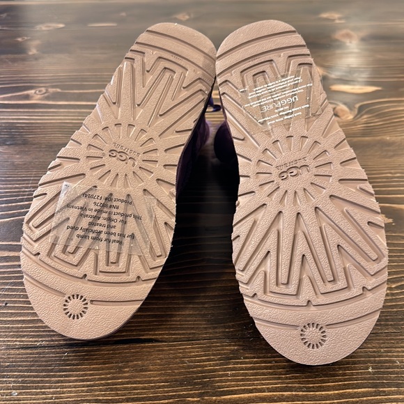 Ugg Bailey Bow Short - Picture 3 of 6